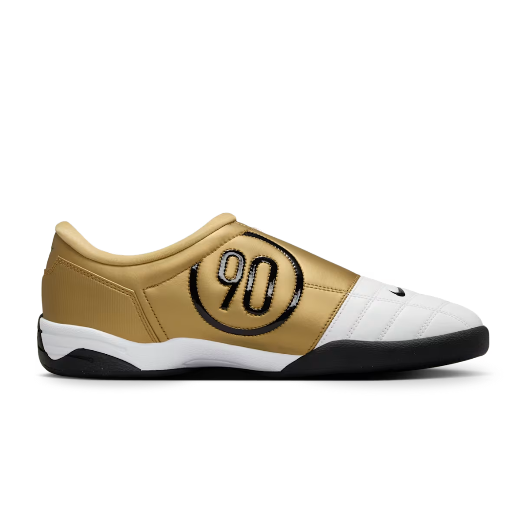 Nike Total 90 SP White and Black