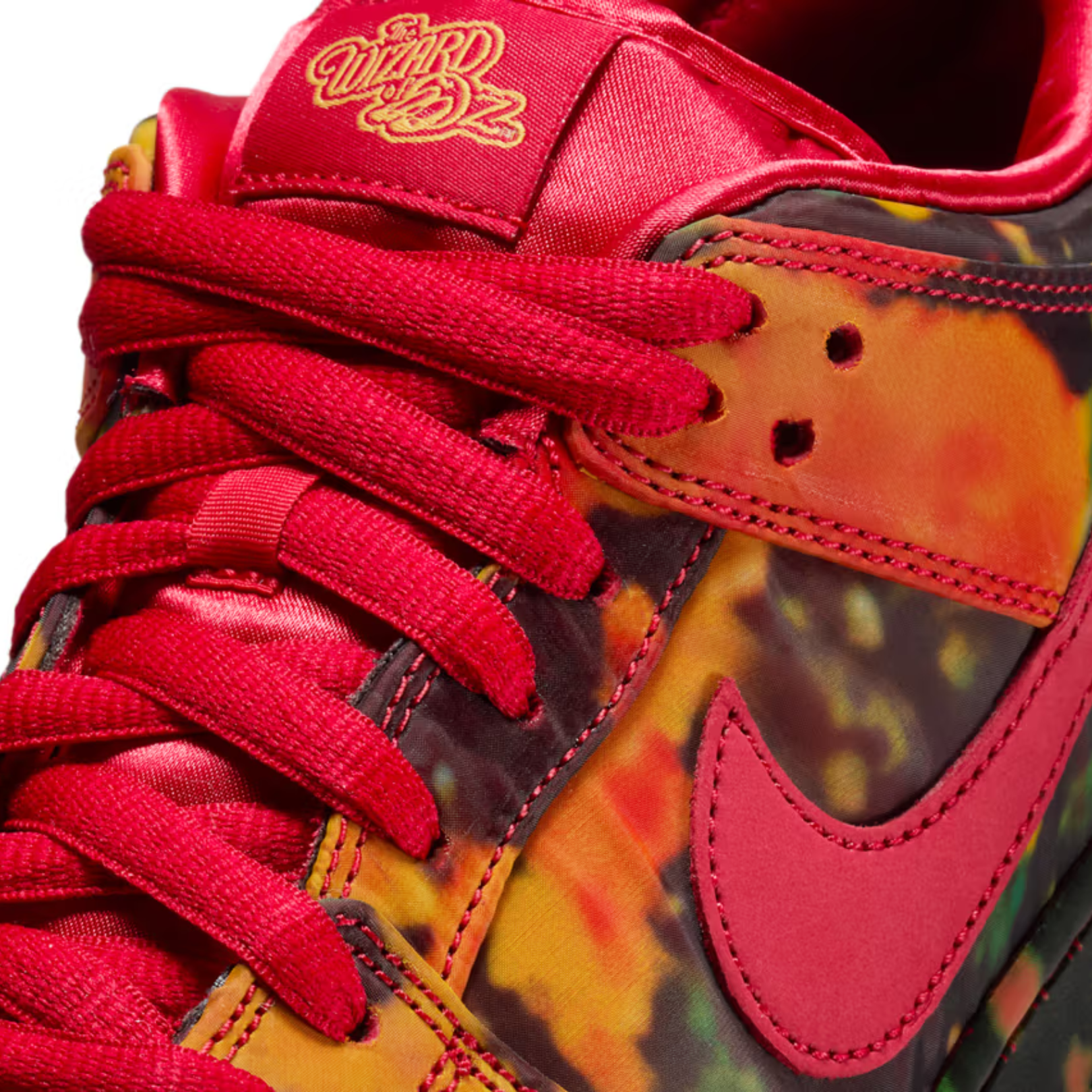 Nike SB Dunk Low The Wizard of Oz Poppy Field