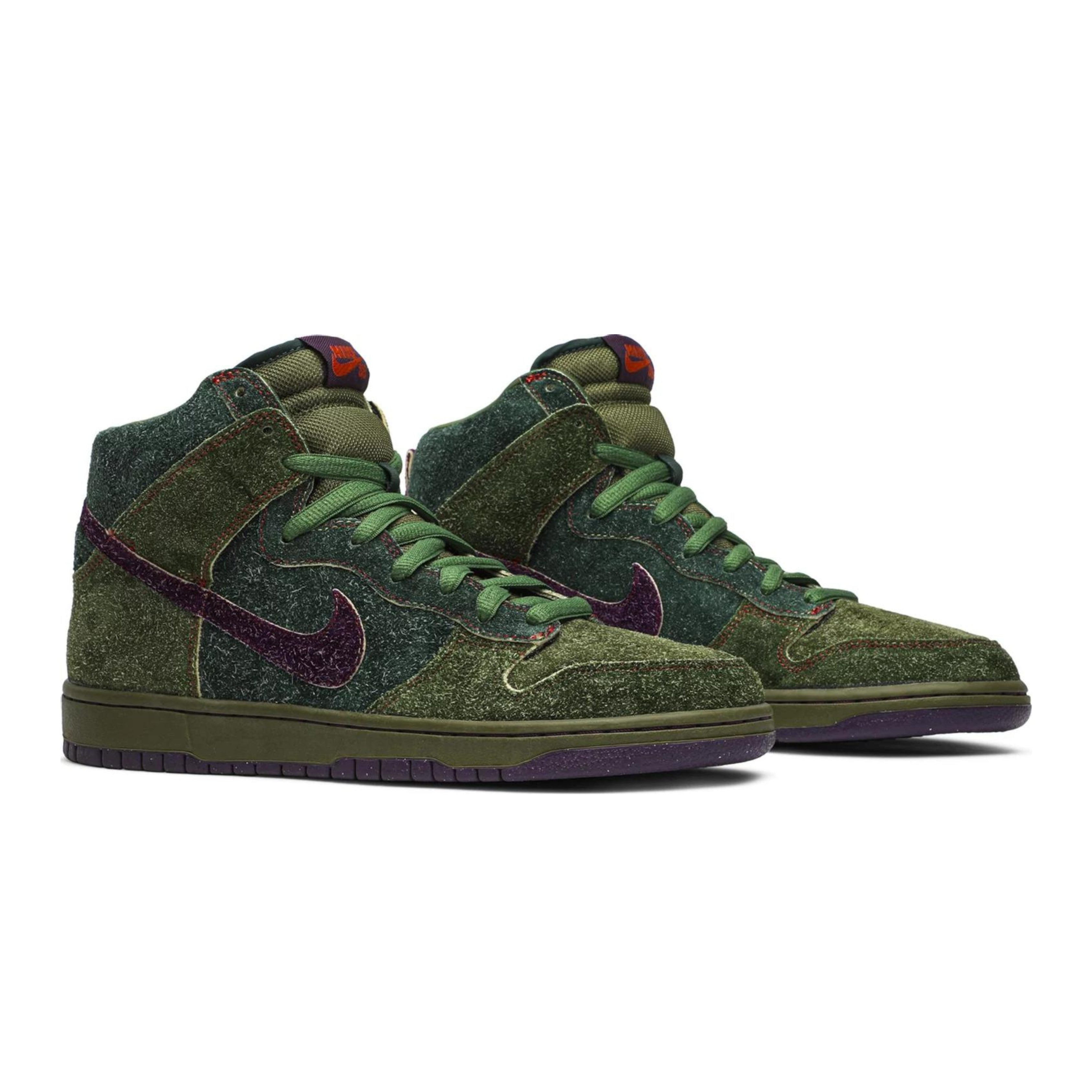 Nike SB Dunk High Skunk 420